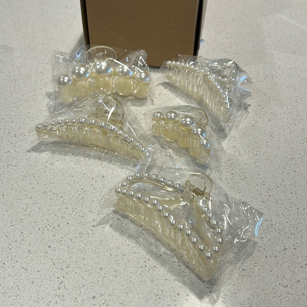 NEVER BEEN WORN BRIDAL PEARL HAIR CLIPS